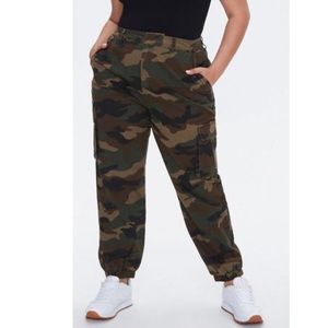 SALE NWT! Camo Cargo Pants